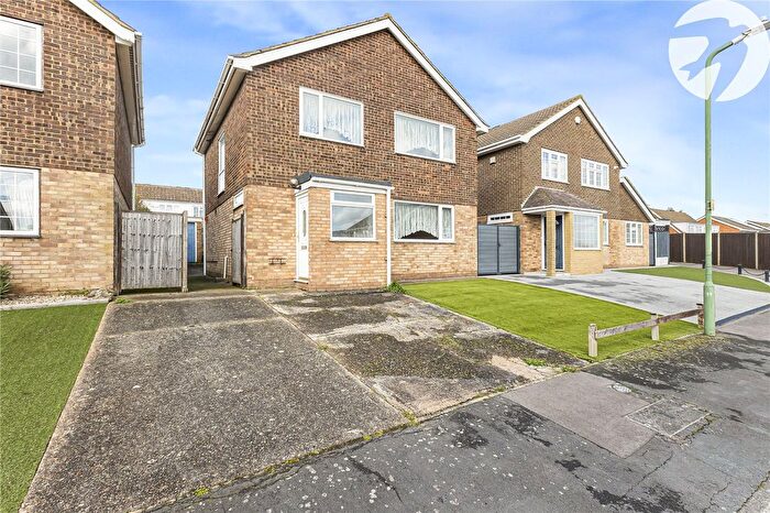 4 Bedroom Detached House For Sale In Cranleigh Drive, Swanley, Kent, BR8