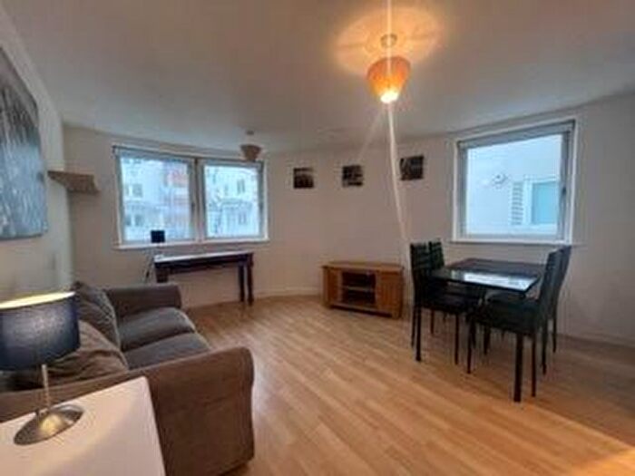 2 Bedroom Flat To Rent In Royal Quay, Liverpool, L3