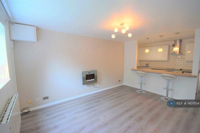 1 Bedroom Flat To Rent In Whiteway Court, Bristol, BS5