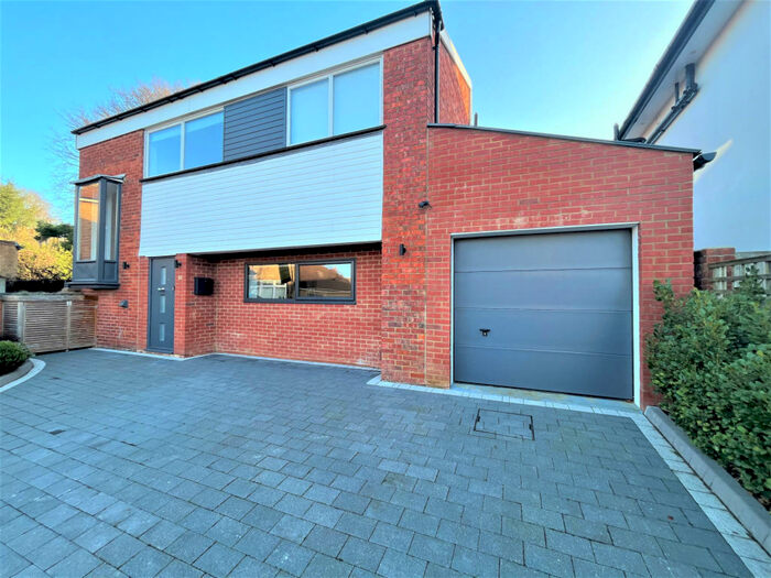 4 Bedroom Detached House To Rent In Sandford Road, Bromley, Kent, BR2