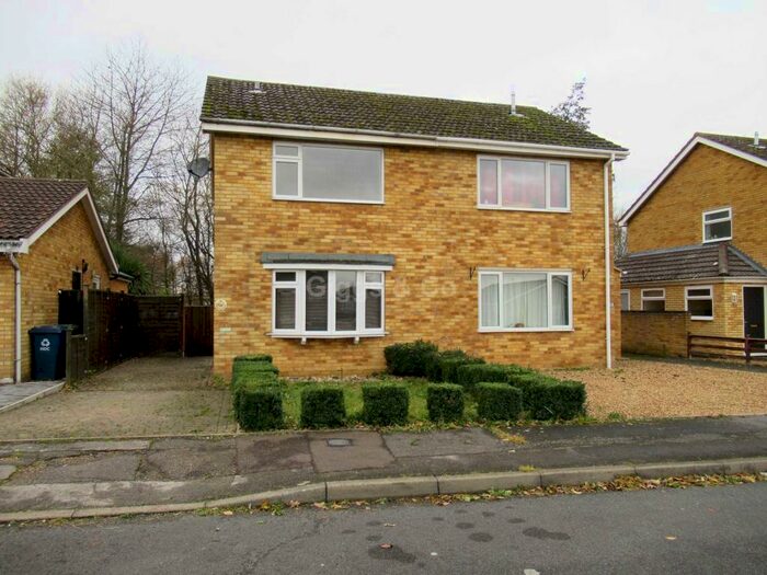 3 Bedroom Semi-Detached House To Rent In Russett Avenue, Needingworth, PE27