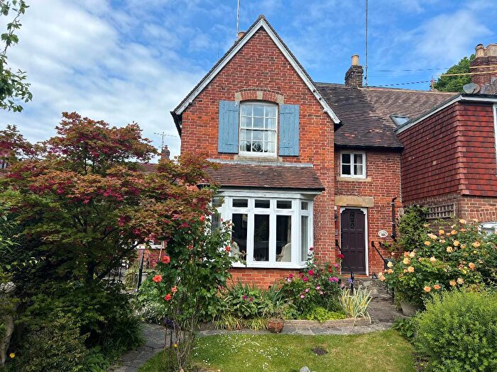 3 Bedroom Semi-Detached House For Sale In Wykeham Close, Steyning, BN44
