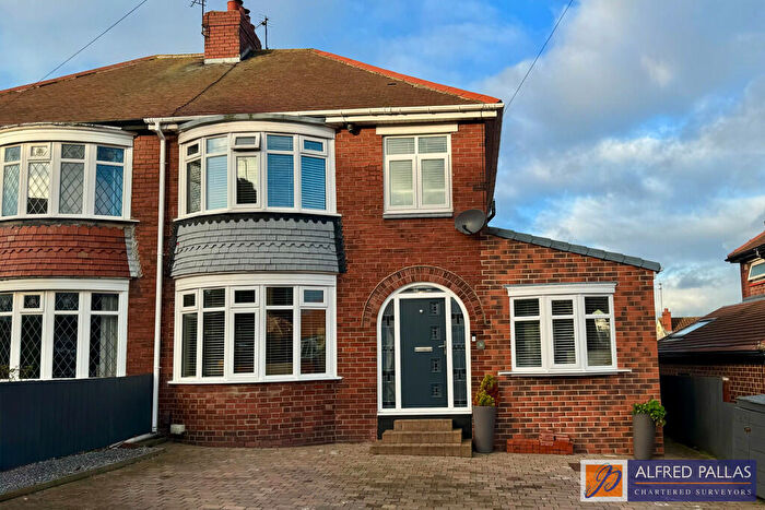 4 Bedroom Semi Detached House For Sale In Ludlow Road, Tunstall, SR2