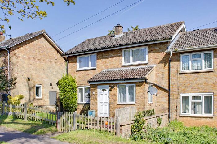 3 Bedroom End Of Terrace House For Sale In Broadwater Crescent, Stevenage, SG2