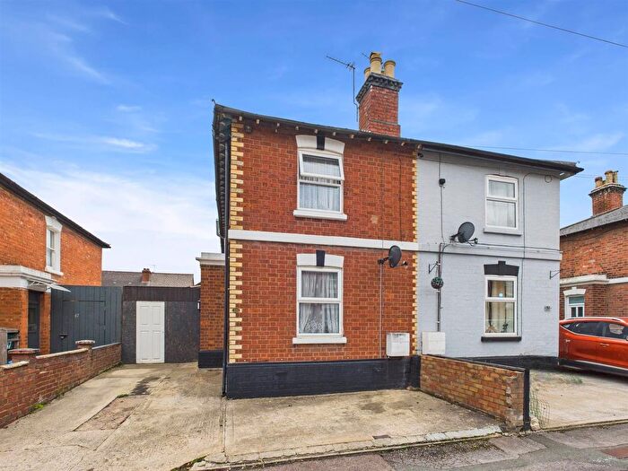3 Bedroom Semi-detached House For Sale In Melbourne Street East, Gloucester, GL1