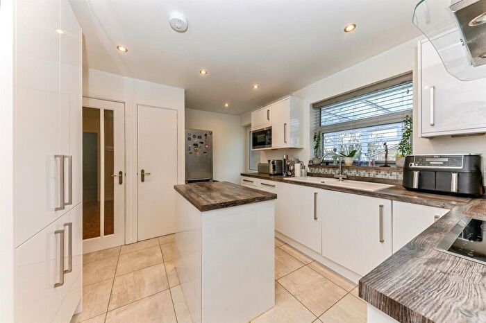 3 Bedroom Detached Bungalow For Sale In Aveland Road, Ketton, Stamford, PE9 - Photo 3