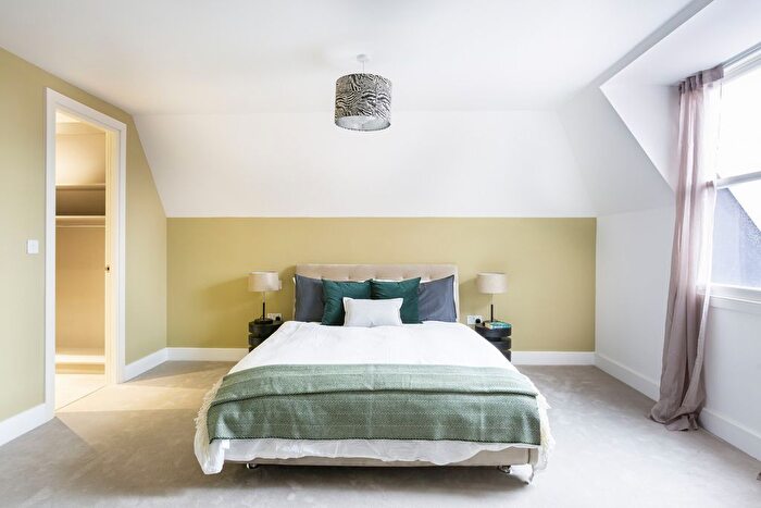 1 Bedroom Flat For Sale In Apt Whetstone Square, Whetstone, N20