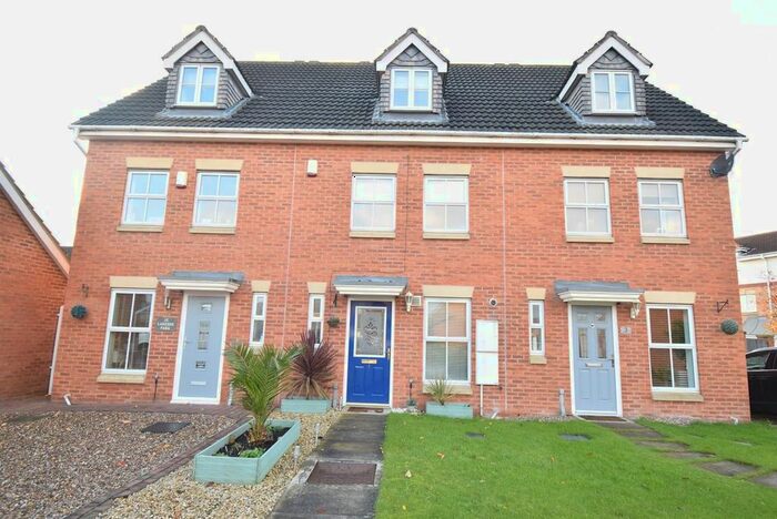 3 Bedroom Town House To Rent In Kirkcaldy Fold, Normanton WF6