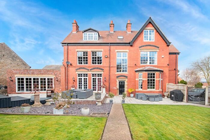 5 Bedroom Link Detached House For Sale In Vicarage Drive, Wadworth, Doncaster, DN11