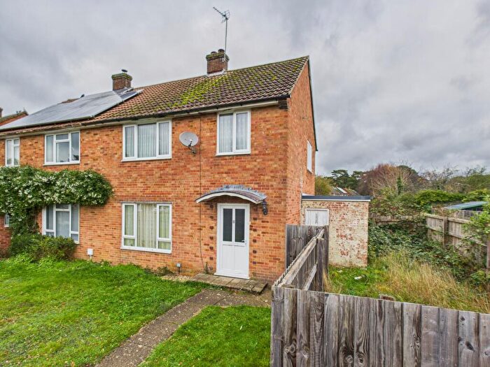 3 Bedroom Semi Detached House For Sale In Long Grove, Tadley, RG26