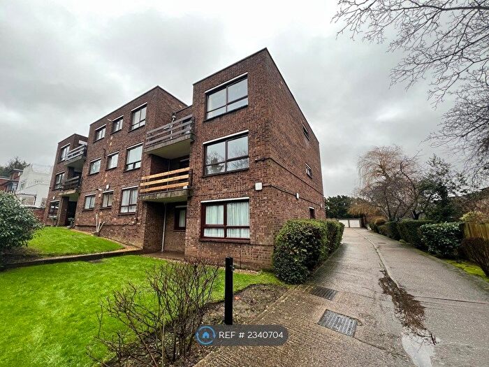 3 Bedroom Flat To Rent In Hanger Lane, London, W5