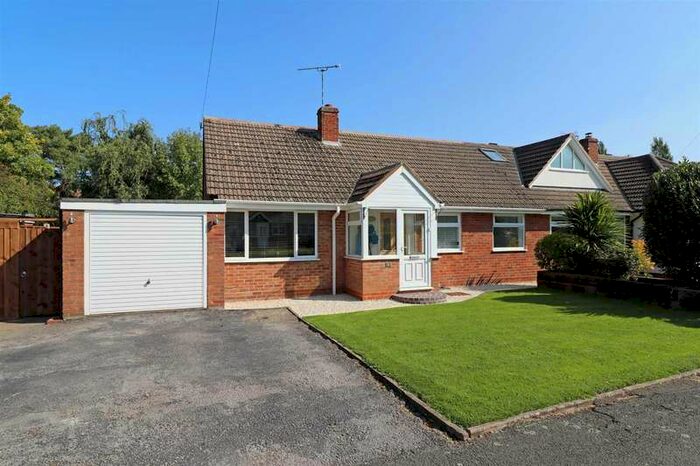 2 Bedroom Semi-Detached Bungalow For Sale In Park Close, Claverdon, CV35