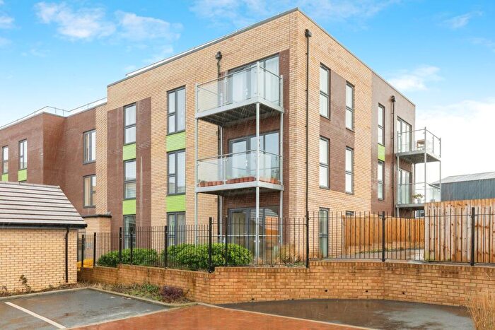 2 Bedroom Flat For Sale In Flatts Close, Bristol, BS34