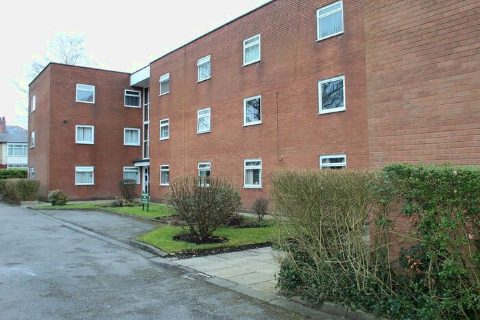 2 Bedroom Flat To Rent In Wellington Court, Bury, BL8
