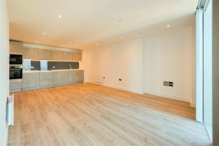 2 Bedroom Apartment To Rent In The Blade, M15
