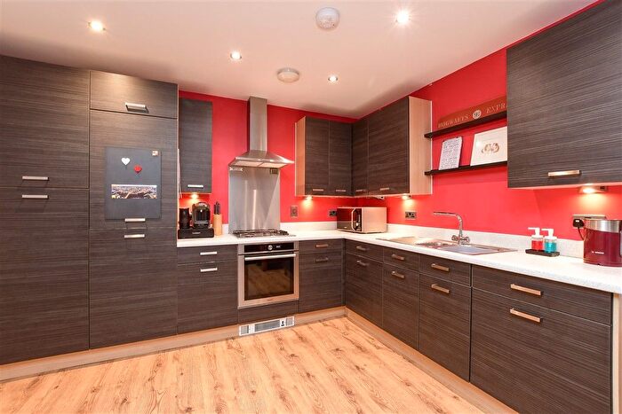 2 Bedroom Maisonette For Sale In Edenside Road, Bookham, Leatherhead, Surrey, KT23