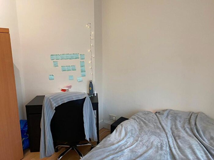 3 Bedroom Flat To Rent In Finchley Lane, Hendon, NW4