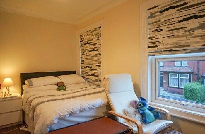 5 Bedroom House To Rent In Headingley Avenue, Leeds, LS6