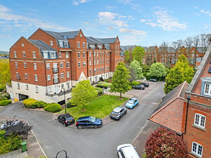 2 Bedroom Flat For Sale In Kipling Close, Warley, Brentwood, CM14
