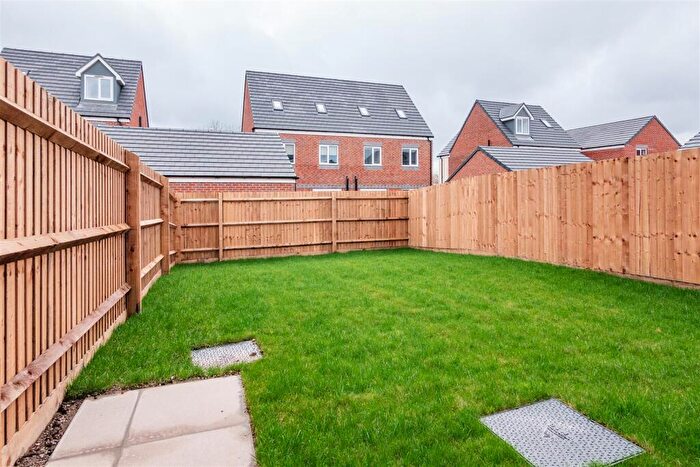 3 Bedroom Semi-Detached House To Rent In Hawkers Place, Hucknall, NG15