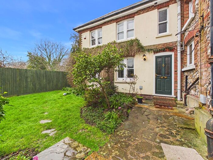 3 Bedroom Semi-Detached House To Rent In Lansdowne Road, Worthing, BN11