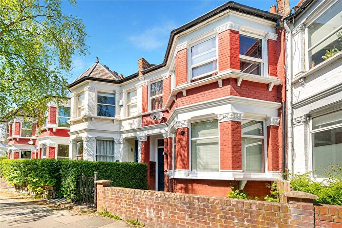 2 Bedroom Flat For Sale In Frobisher Road, Harringay, London, N8