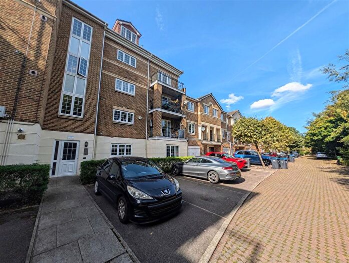 2 Bedroom Flat To Rent In Bewley Street, London, SW19