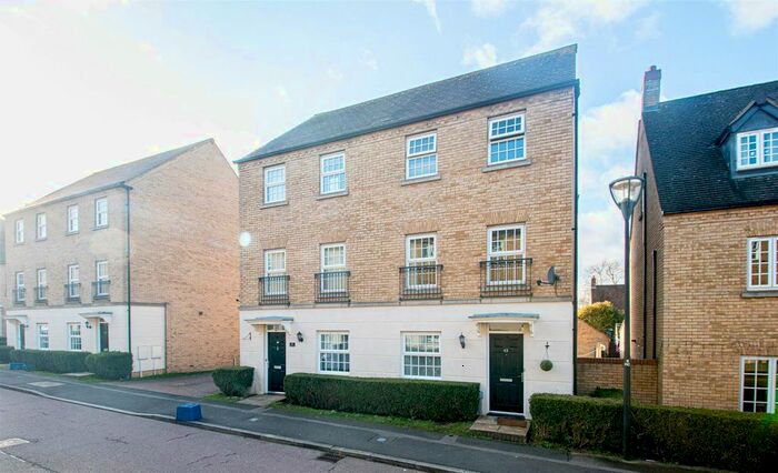 4 Bedroom Town House To Rent In Harlow Crescent, Oxley Park, Milton Keynes, MK4