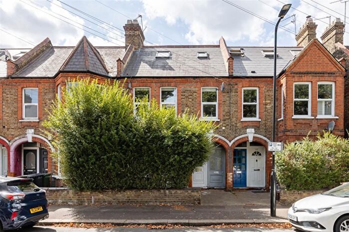 3 Bedroom Flat For Sale In Blyth Road, Walthamstow, E17
