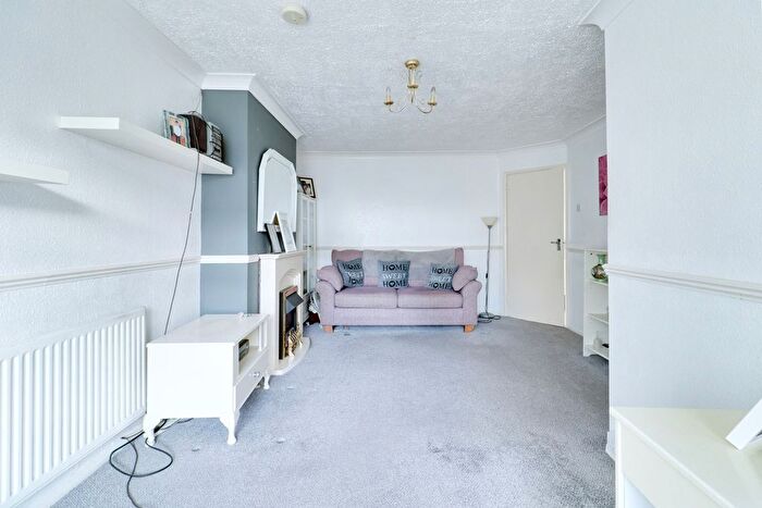 2 Bedroom Semi-Detached Bungalow For Sale In South Hall Drive, Rainham, RM13