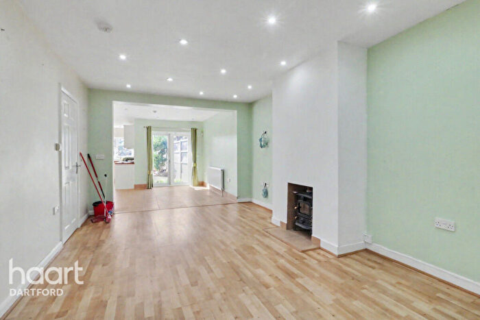3 Bedroom Semi-Detached Bungalow For Sale In Bow Arrow Lane, Dartford, DA1