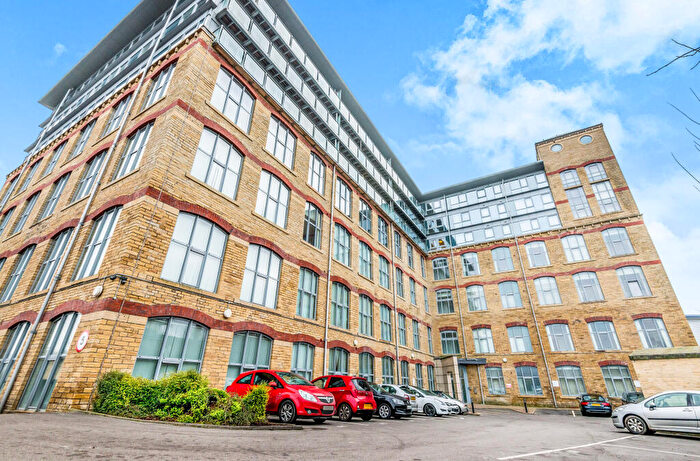 3 Bedroom Apartment To Rent In Dewsbury Road, Elland, HX5