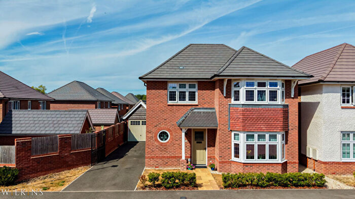 3 Bedroom Detached House For Sale In Shenstone Close, Amington, Tamworth, Staffordshire, B77