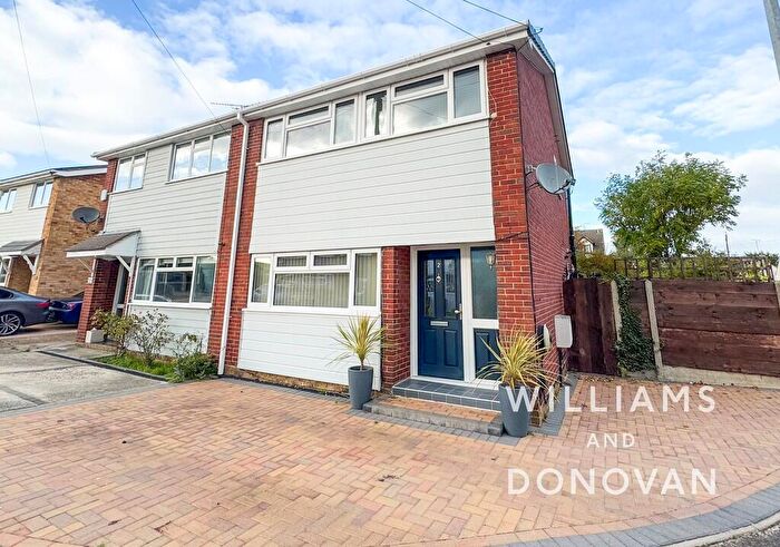 3 Bedroom Semi Detached House For Sale In Briar Close, Hockley, SS5