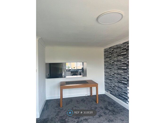 3 Bedroom Maisonette To Rent In Dunedin Way, Hayes, UB4