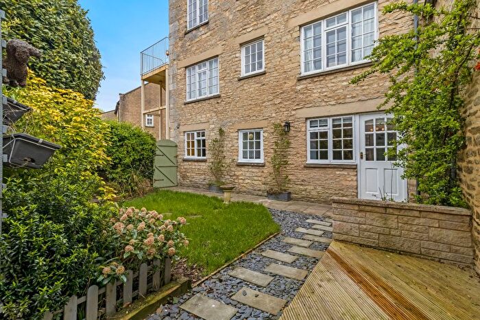2 Bedroom Flat For Sale In London Road, Cirencester, Gloucestershire, GL7