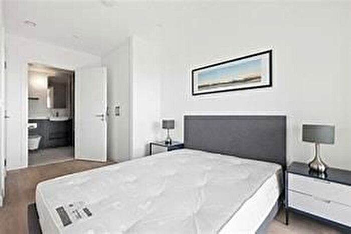 2 Bedroom Flat To Rent In Western Gateway, London, E16