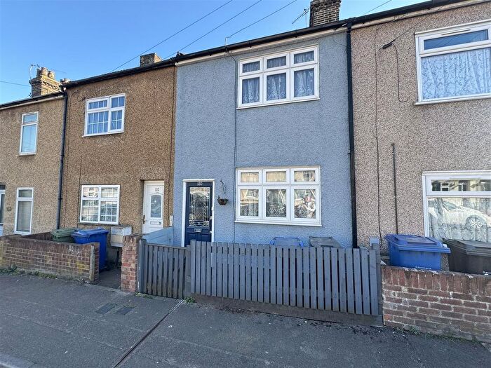 2 Bedroom Terraced House For Sale In William Street, Grays, RM17