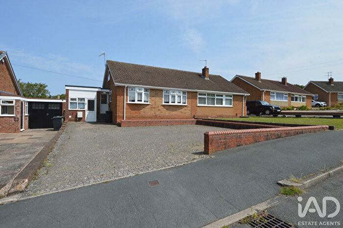 2 Bedroom Bungalow For Sale In Woodland Close, Stourbridge, DY9