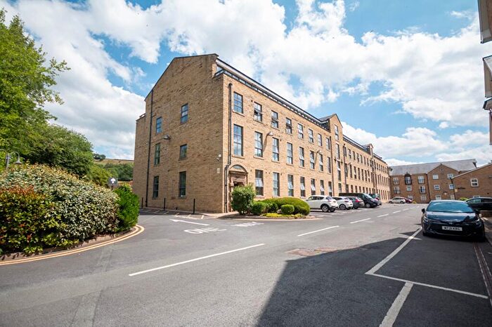 1 Bedroom Flat For Sale In Wood Street, Bingley, West Yorkshire, BD16