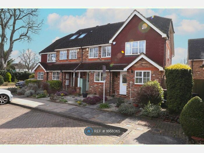 2 Bedroom End Of Terrace House To Rent In Moorcroft Gardens, Bromley, BR2