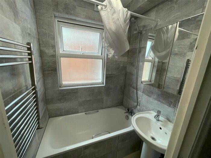 2 Bedroom Flat To Rent In Springfield Road, Seven Sisters, London, N15