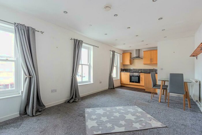 2 Bedroom Apartment To Rent In Glebe Street, Penarth, CF64