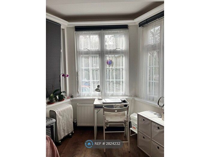 Studio To Rent In Greyhound Hill, London, NW4