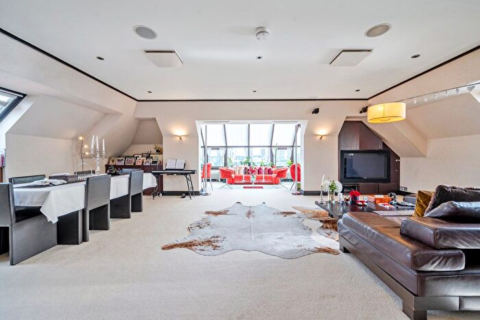 3 Bedroom Flat For Sale In William Morris Way, London, SW6