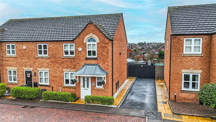 3 Bedroom Semi Detached House For Sale In Croft Close, Two Gates, Tamworth, Staffordshire, B77