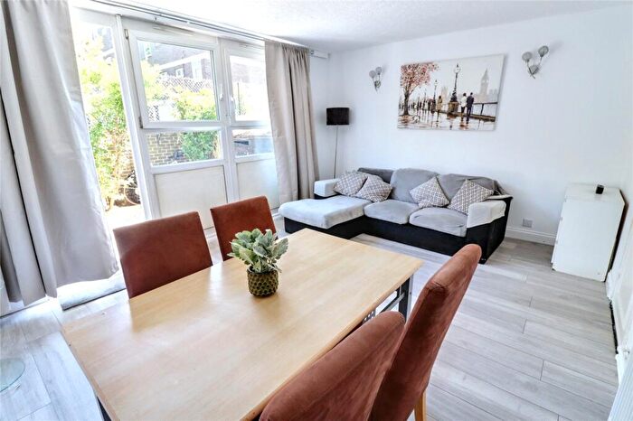 3 Bedroom Apartment To Rent In Pelter Street, Hoxton, London, E2