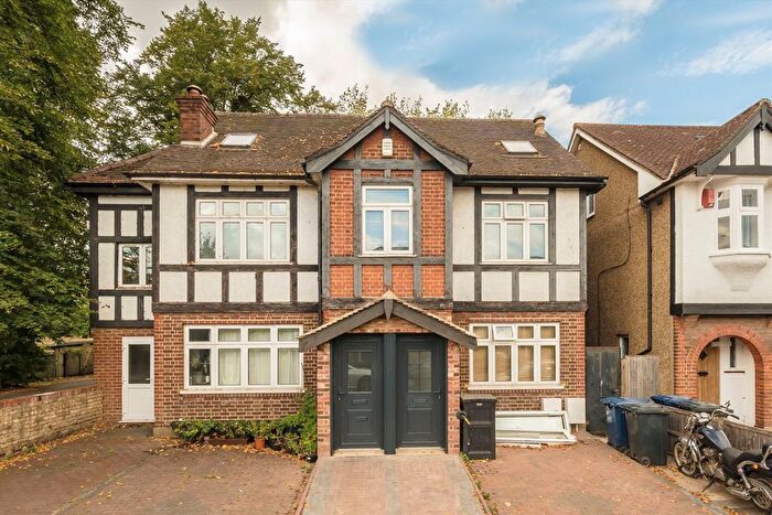3 Bedroom Flat For Sale In Southdown Avenue, Hanwell, W7