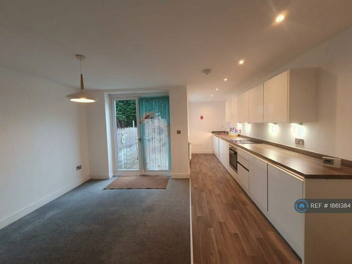 3 Bedroom Semi-Detached House To Rent In Roman Road, Failsworth, Manchester, M35