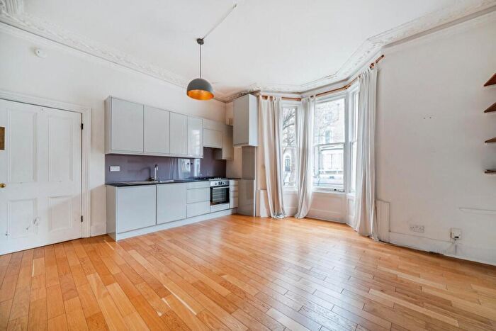 1 Bedroom Flat For Sale In Beresford Road, Highbury, N5